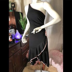 CITY 🌃 TRIANGLE ONE SHOULDER DRESS